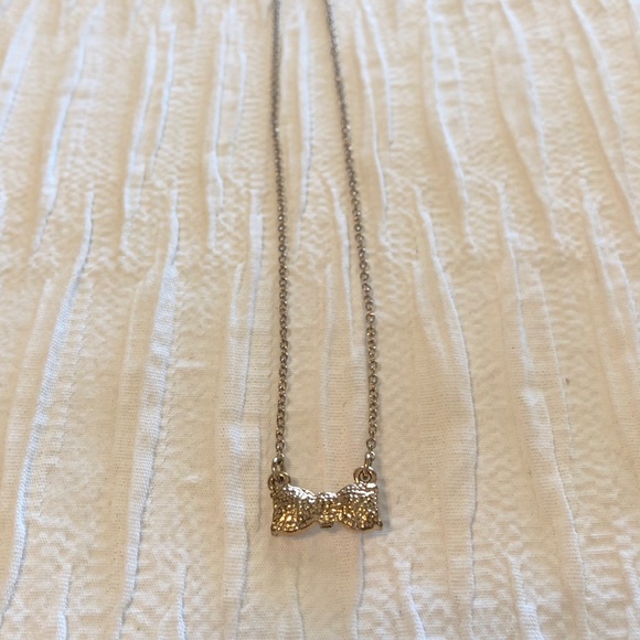 Rose Gold Bow Necklace 🎀 - Picture 4 of 4